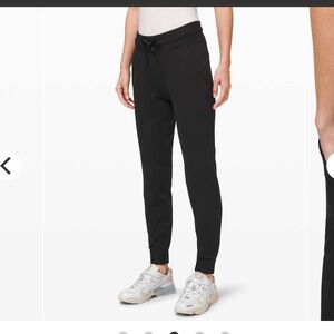 Lululemon Ready to Fleece Jogger
Black